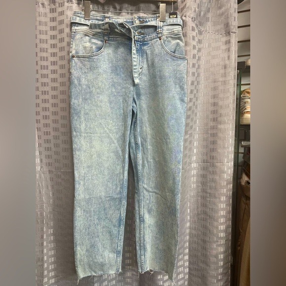 Abercrombie & Fitch Denim - Abercrombie Ultra High Rise  Mom‎ Jean Paperbag Waste Jean | Light Wash new